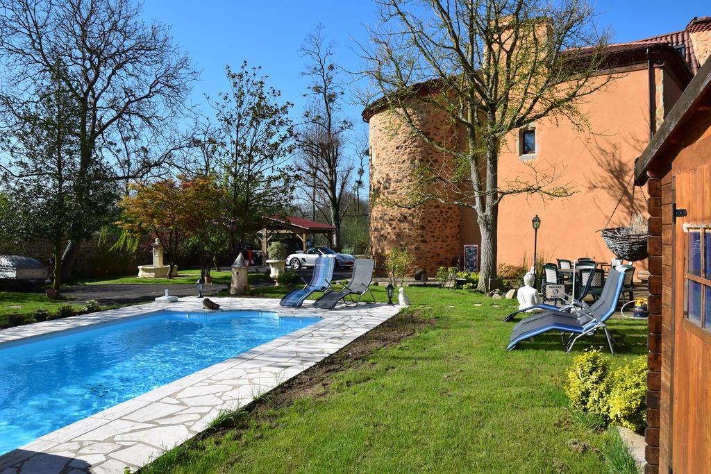 Château des Aiguilles Saint-Rémy-de-Chargnat Exterior foto
