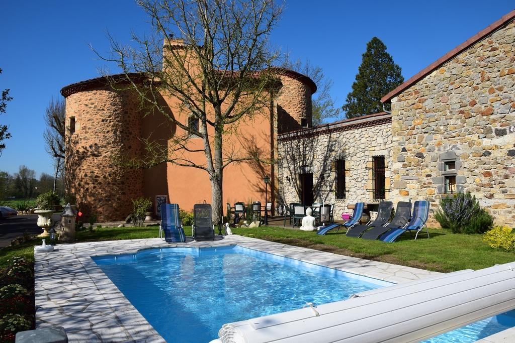 Château des Aiguilles Saint-Rémy-de-Chargnat Exterior foto